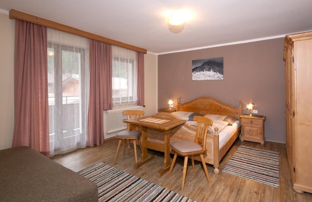 Landhaus Tyrol Mayrhofen Quarto foto